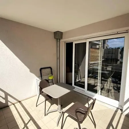 Jeremy T2 Idealement Situethonon Centre Avec Terrasse Et Garage تونو لي با